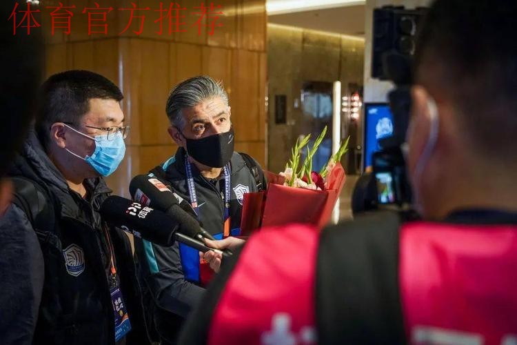 中超进行时丨“唤燃亿心”离不开后勤服务人员的默默坚守! 中超进行时丨“唤燃亿心”离不开后勤服务人员的默默坚守!